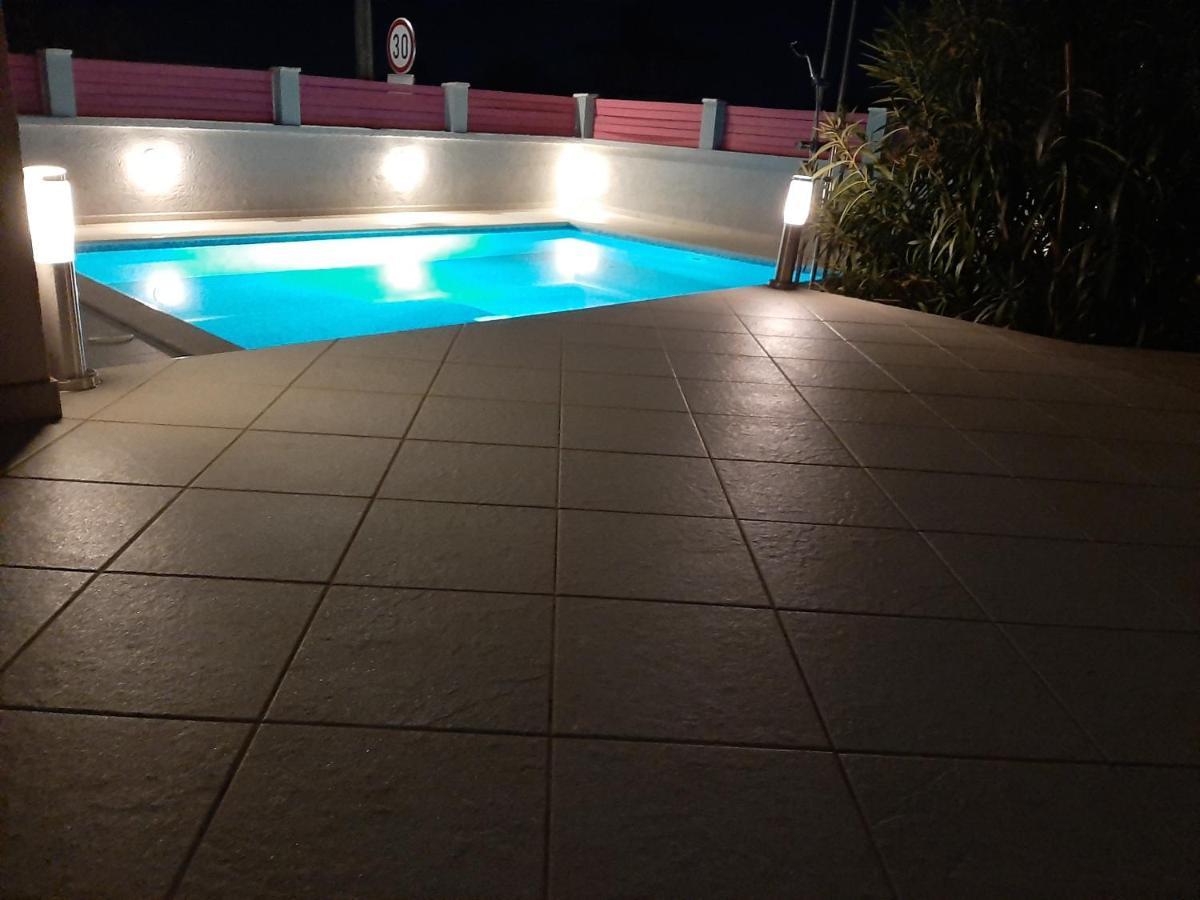 Helles Doppelzimmer Mit Bad, Terrasse Und Pool, Seperater Eingang, Liznjan, Istrien Экстерьер фото