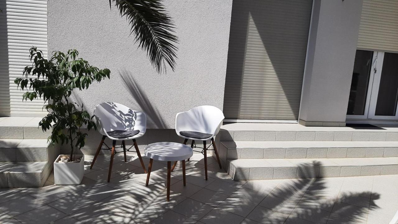Helles Doppelzimmer Mit Bad, Terrasse Und Pool, Seperater Eingang, Liznjan, Istrien Экстерьер фото