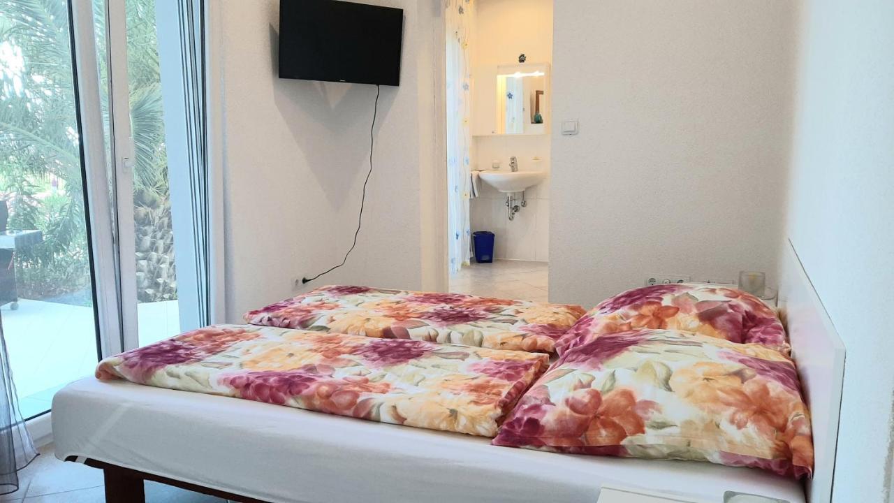 Helles Doppelzimmer Mit Bad, Terrasse Und Pool, Seperater Eingang, Liznjan, Istrien Экстерьер фото