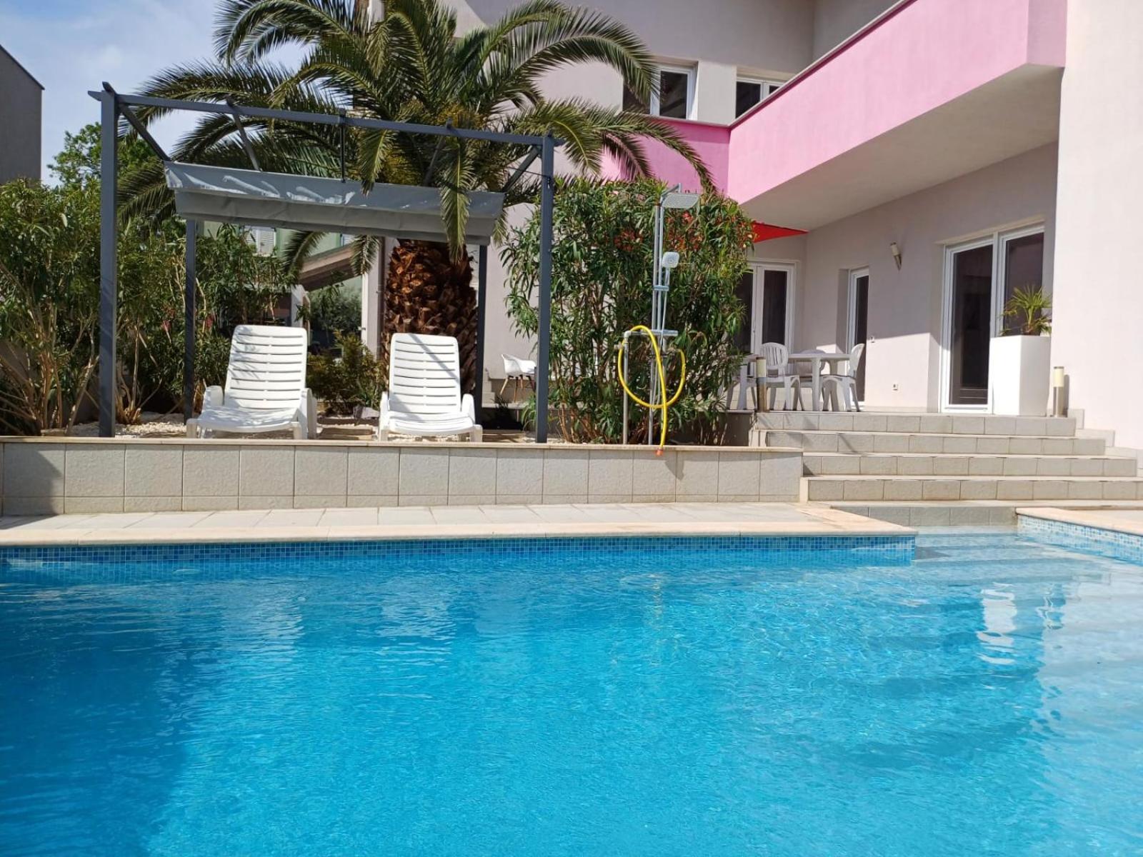 Helles Doppelzimmer Mit Bad, Terrasse Und Pool, Seperater Eingang, Liznjan, Istrien Экстерьер фото